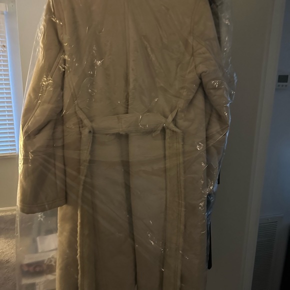 New. Ladies real sheep jacket. I believe not the entire jacket is sheep. - Picture 8 of 9